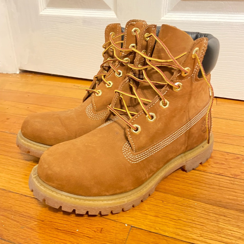 WOMANS TIMBERLAND BOOTS SIZE 8 NEVER WORN